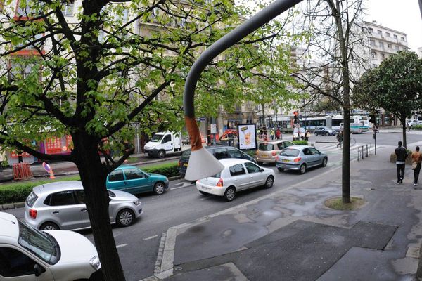 Rennes : une canne de prélèvement d'air mesure le monoxyde d'azote, monoxyde de carbone, dioxyde d'azote boulevard de la Liberté en 2011 (Air Breizh) 