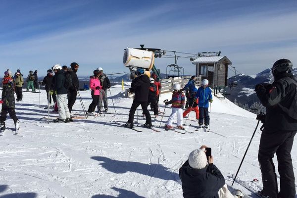 Ciel bleu pour les premiers vacanciers de février dans le Haut-Doubs