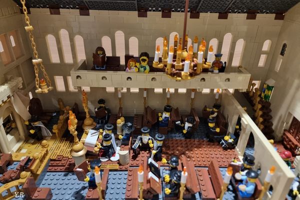 Intérieur d'une synagogue alsacienne en Lego.