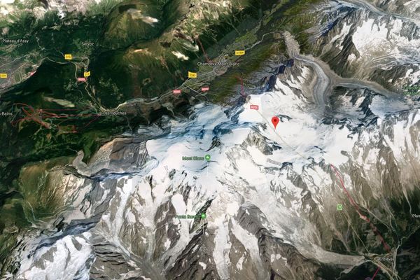 L'alpiniste d'une quarantaine d'années descendait en rappel de la Pyramide du Tacul, dans le massif du Mont-Blanc.