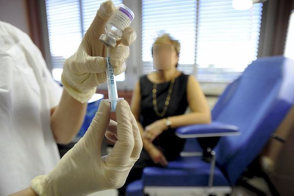 A Toulouse, les centres de vaccinations internationales sont surchargés en ce début d'été.