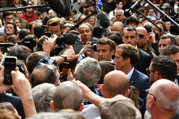 Présidentielle 2022 : dernière étape de campagne à Figeac, dans le Lot, pour le candidat Emmanuel Macron.