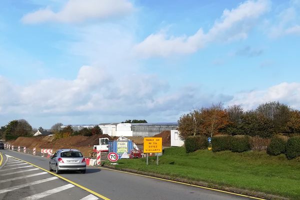 Ploudaniel, sur le tronçon entre la RN12 et la RD770 où un accident a coûté la vie à trois personnes. 