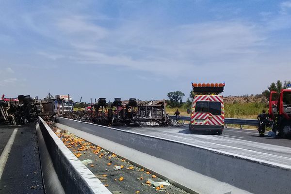 L'A9 est coupée dans les deux sens entre Perpignan Sud et Le Boulou en raison d'un camion en feu. Il faut absolument éviter le secteur. 