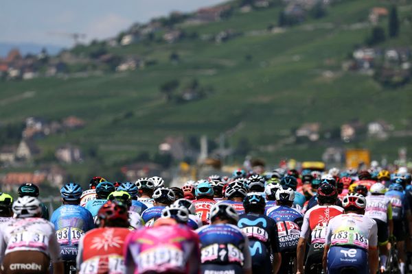 Tous les coureurs du Tour de France 2022 ont été testés négatifs au Covid-19 dimanche soir, avant la journée de repos à Morzine (Haute-Savoie).