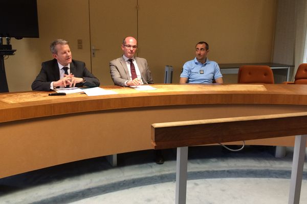 Le procureur de Bourges, Joël Garrigue, en conférence de presse. 