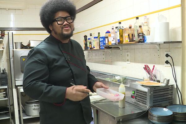 Rencontre atypique avec Danielson Rakotoarivony, restaurateur à Nîmes et médecin nutritionniste à Montpellier. Il souhaite ouvrir des consultations pour lutter contre l'obésité.