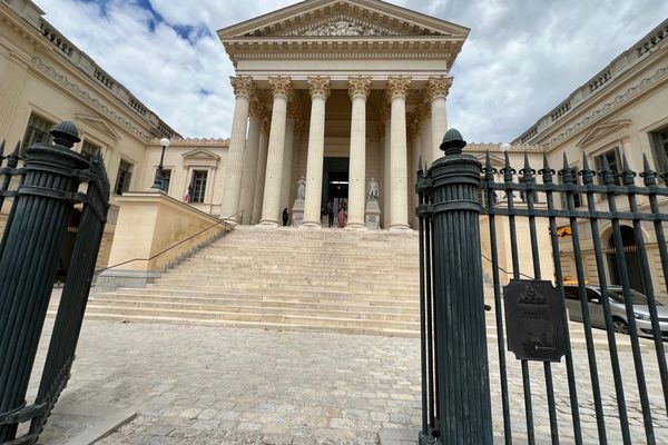 7 hommes sont jugés devant les assises de l'Hérault à Montpellier pour une série de vols avec violences chez des personnes âgées dont un home-jacking à Clapiers près de Montpellier contre un couple d'octogénaires. le verdict est attendu le 13 juin.