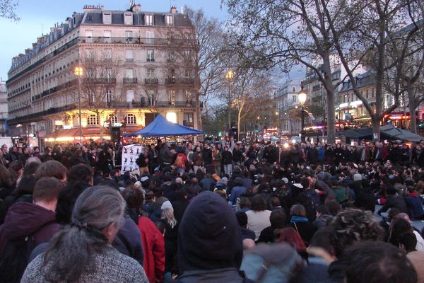 Une assemblée générale, place de la République, à Paris, le 13 avril 2016.