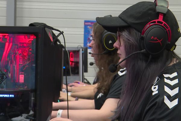 Les femmes ont du mal à se faire une place dans le monde de la compétition des jeux vidéos. Mais les mentalités commencent à évoluer.