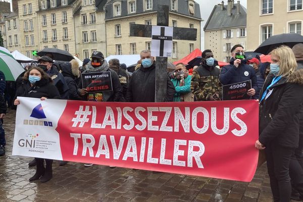 Plusieurs centaines de personnes ont répondu à l'appel de l'UMIH ce jeudi 3 décembre à Caen