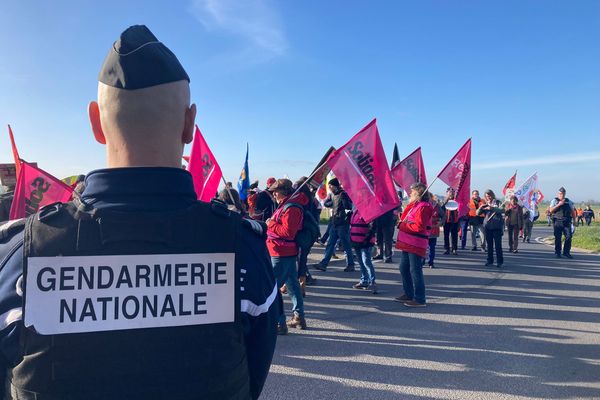 Des manifestants contre la réforme des retraites se sont rassemblés près du Mont-Saint-Michel dès 9h ce vendredi 7 avril