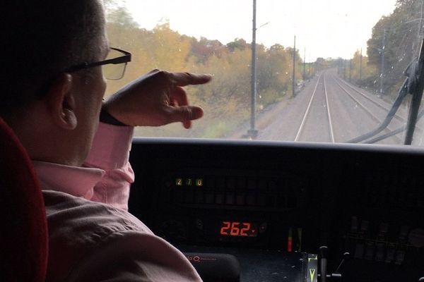 Un conducteur de TGV entre Paris et Lyon - 2019