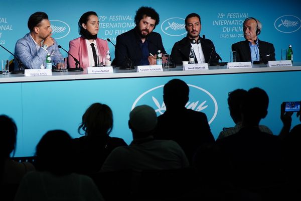 Le réalisateur iranien, Saeed Roustaee, était sur la Croisette en mai dernier pour défendre son film "Leila et ses frères" face à la presse et au public. A l'époque, il avait déclaré à l'AFP ne pas savoir si son film pourrait sortir dans les salles iraniennes.