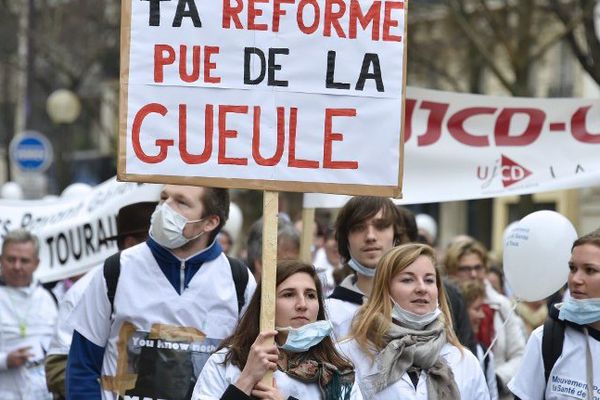 Manifestation des professions de santé contre la loi Touraine