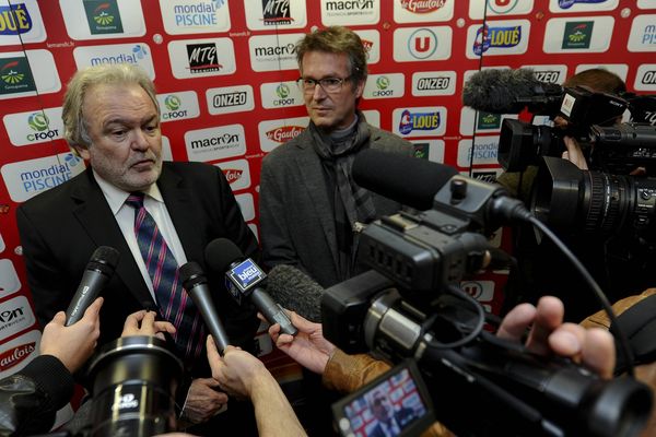 Le 13 février 2013 : centre d'entrainement de la Pincenardière. Le président Henri Legarda confirme l'unique offre présentée par Michel moulin mais demande plus de garanties sachant que le président du Mans FC souhaite recapiltaliser le club au plus vite (ici accompagné de Jean-François Bracq, représentant le conseil d'administration)