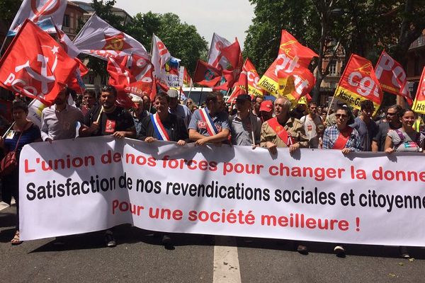 Le cortège est parti de la place Jeanne d'Arc peu après 14 heures. 