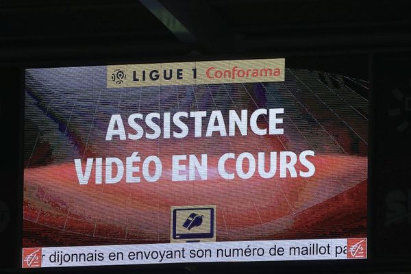 Dijon a fait match nul grâce à 2 buts refusés à Bordeaux après recours à la vidéo assistance lors de la 14e journée du championnat de Ligue 1, samedi 24 novembre 2018. 