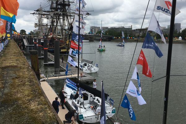 À Nantes, les Figaro ont croisé l'Hermione, avant que cette dernière ne quitte les quais de Loire, lundi 27 mai autour de 17h.