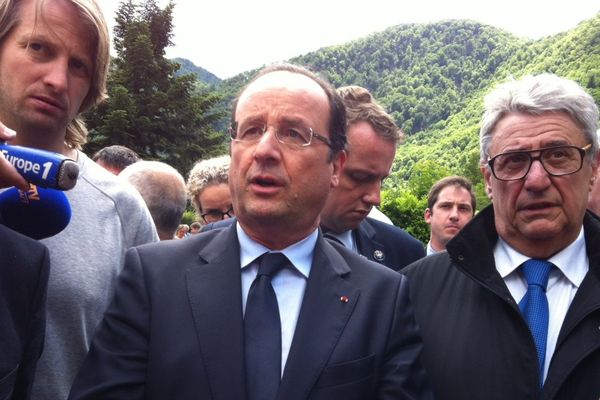 François Hollande à son arrivée à Saint-Béat (31)