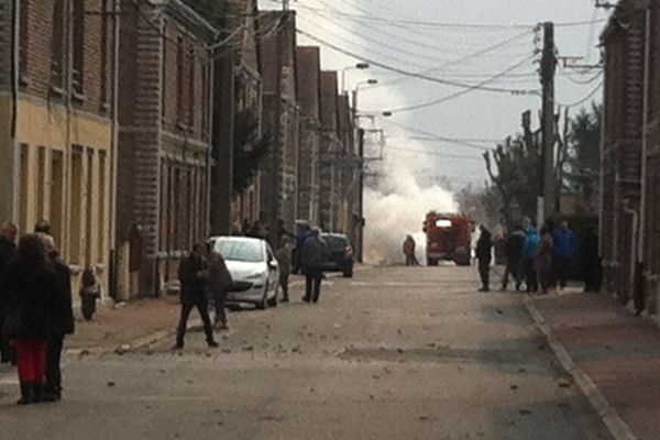 Tensions, départs de feu dans le quartier autour de la rue de Lassigny à Montigny-en-Gohelle. 