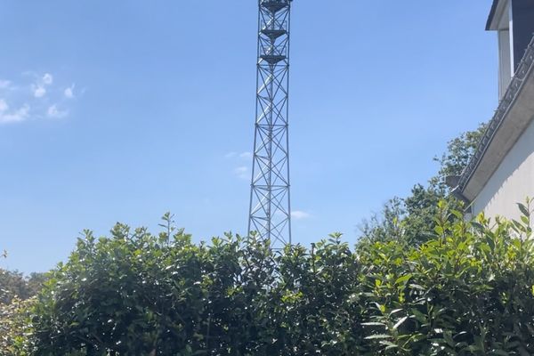 Déploiement de la 5G à 50 mètres des habitations, à La Trinité-sur-Mer, dans le Morbihan.