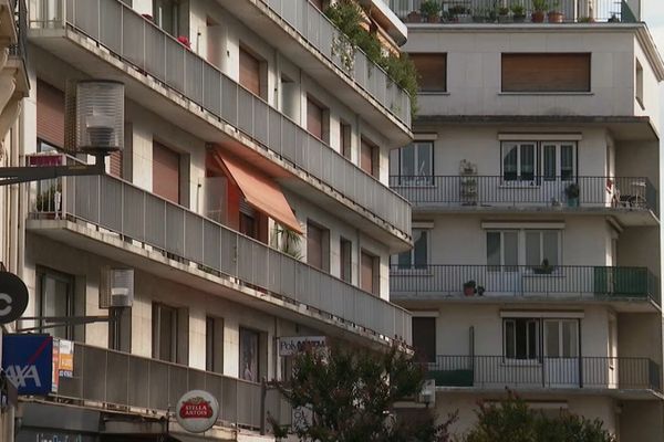 Immobilier : les prix de vente en baisse, les emprunts toujours en hausse