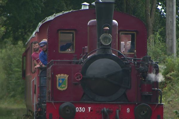 La Chéronne est l'une des stars de l'association Transvap. Construite en 1923, la locomotive à vapeur a trouvé une seconde vie sur la ligne touristique entretenue par les bénévoles.