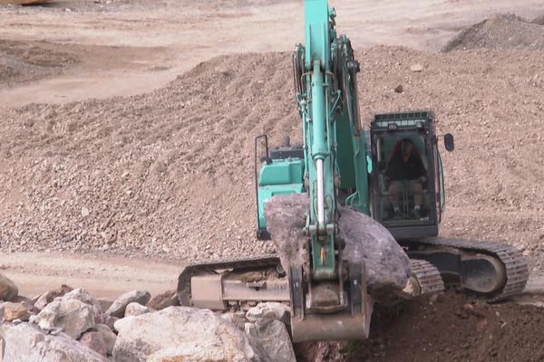 Dans la Vésubie, les travaux de reconstruction de la route de la Madone font polémique. Plusieurs experts ont été sollicités pour déterminer les responsabilités de chacun.