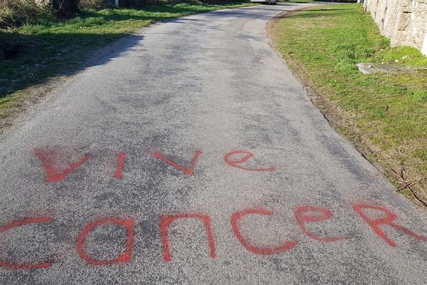 Acte de malveillance à Dompierre-les-Eglises à quelques mètres de l'entrée du château dont les nouveaux propriétaires refusent l'accès aux chasseurs.