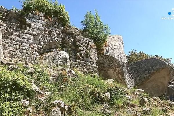 Il ne reste que quelques traces discrètes du château 