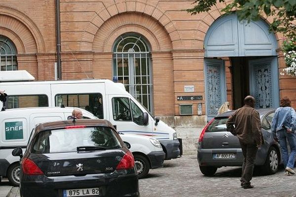 Le suspect a été déféré devant un juge d'instruction après 38 heures de garde à vue.