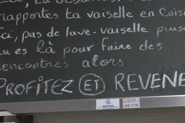 "Déjà, il faut prendre conscience que l’on a peur des autres, et, ensuite, réussir à aller vers la personne. Et, pour cela, on a un ingrédient magique, aux « Petites Cantines » : c’est la confiance.", explique Diane La Tour, cofondatrice des Petites Cantines