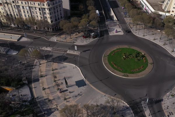 20/03/2020. Le rond-point du Prado à Marseille (Bouches-du-Rhône), totalement déserté pour cause de confinement, en pleine épidémie de coronavirus.