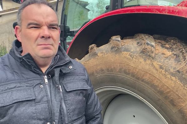 Sébastien Desgris, agriculteur bio, tente de trouver des techniques pour économiser sur le prix du gazole non routier.