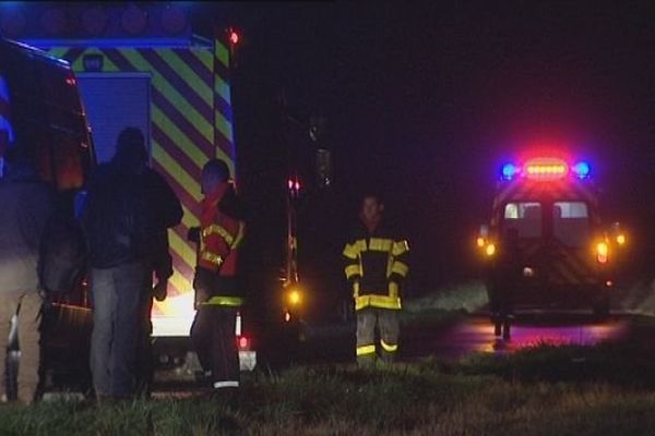 L'accident a nécessité la mobilisation de nombreux pompiers, sans succès...