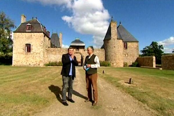 Jacques Perrotte et Philippe Toussaint au manoir de La Chaslerie dans l'Orne pour LOCB