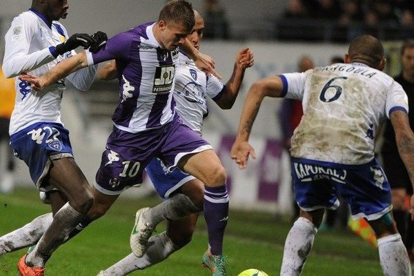 Franck Tabanou aux prises avec les bastiais.