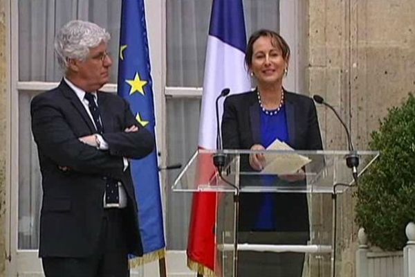 Ségolène Royal le jour de son entrée en fonction au ministère de l'écologie