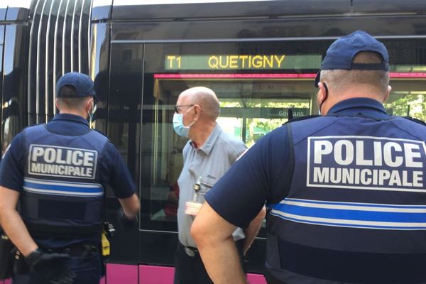 Des renforts de force de police ont été mis en place sur le réseau Divia Bus et Tram après l'agression d'un conducteur qui rappelait à des passagers l'obligation de porter un masque dans les transports en commun. 