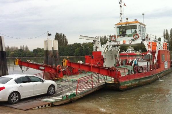 Le bac de secours peut transporter moins de 10 voitures