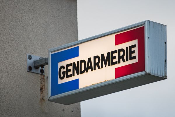 Pyrénées-Orientales : une jeune fille séquestrée et son agresseur, sous mandat d'arrêt européen, retrouvés et interpellés par les gendarmes de Saint-Laurent-de-la-Salanque le 27 mai 2022.