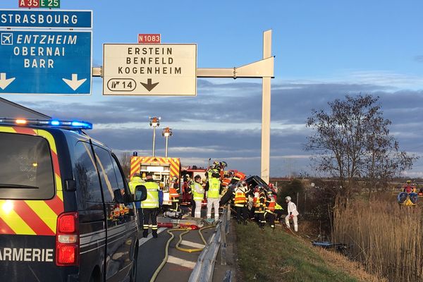 Un accident s'est produit aux alentours de 15 heures sur l'A35, dans le sens Colmar-Strasbourg, au niveau de la sortie 14 Erstein-Benfeld-Kogenheim.