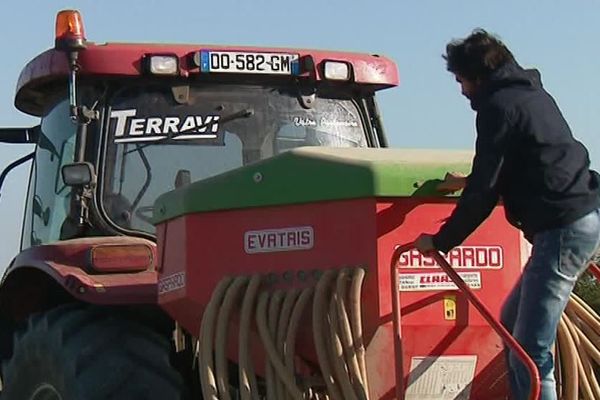 Gaël Goulvant, agriculteur en Charente-Maritime, est adhérent au CEMES Emploi dans son département.