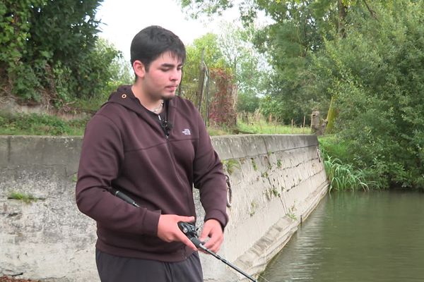 En attendant de retrouver une formation à son goût, Lorenzho s'adonne à sa passion : la pêche.