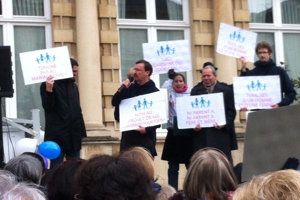 Plusieurs associations avaient déjà manifesté à Reims en décembre dernier, sous la bannière de la "Manif Pour Tous". Plus d'une dizaine de cars vont partir dimanche en direction de la Capitale.