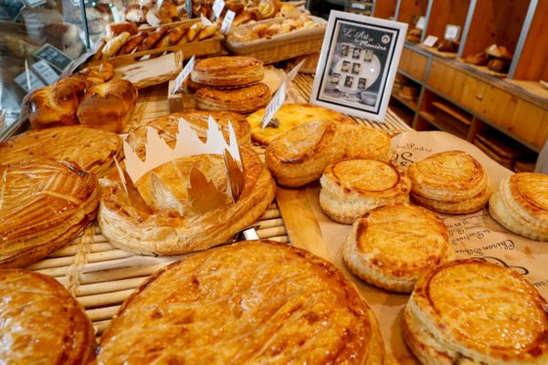 Pour dénicher la fève, tout commence par une galette... ou une brioche, et la quête de collection rencontre la gourmandise.