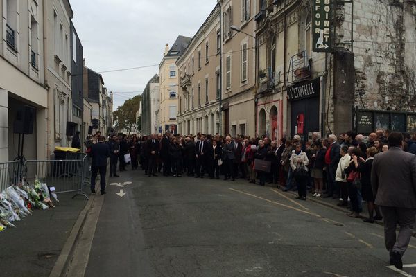 Le temps est au recueillement après l'effondrement d'un balcon qui a causé la mort de 4 jeunes gens le samedi 15 octobre