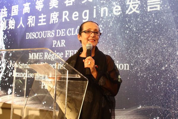 Régine Ferrère, lors de la présentation du campus à la délégation de partenaires chinois. 