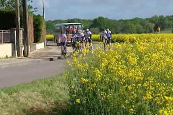 Neuf cyclistes amateurs se sont élancés, ce jeudi, pour la lutte contre le cancer...
